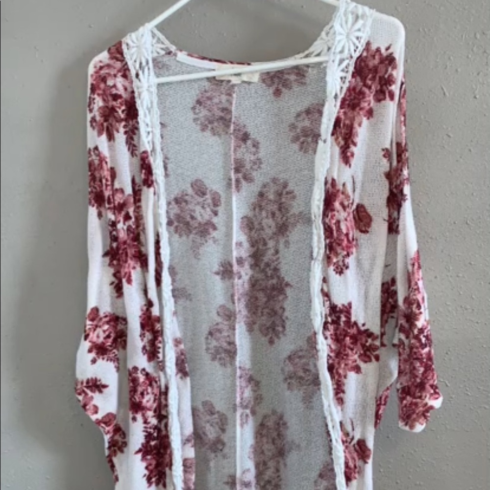 Quarter sleeve cardigan with pink roses and lace